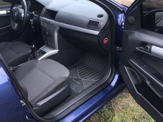 Синий Опель Астра, объемом двигателя 1.7 л и пробегом 262 тыс. км за 4999 $, фото 8 на Automoto.ua