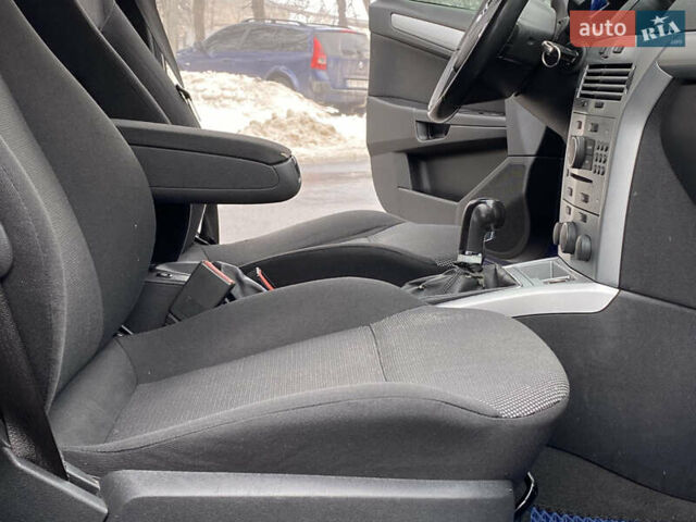 Синий Опель Астра, объемом двигателя 1.7 л и пробегом 260 тыс. км за 4999 $, фото 35 на Automoto.ua