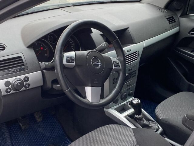 Синий Опель Астра, объемом двигателя 1.7 л и пробегом 260 тыс. км за 4999 $, фото 5 на Automoto.ua