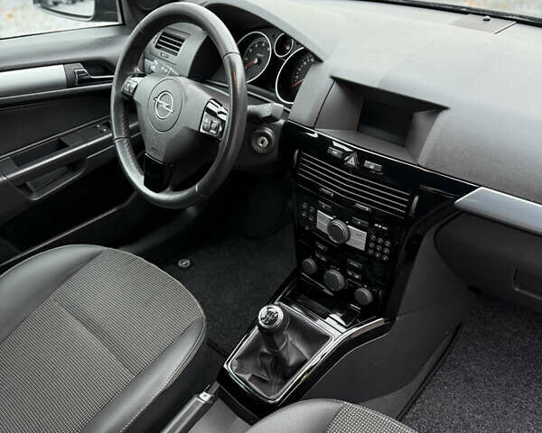 Опель Астра 2009 в Луцке на Automoto.ua Синий Опель Астра, объемом двигателя 1.8 л и пробегом 191 тыс. км за 6799 $, фото 102 на Automoto.ua