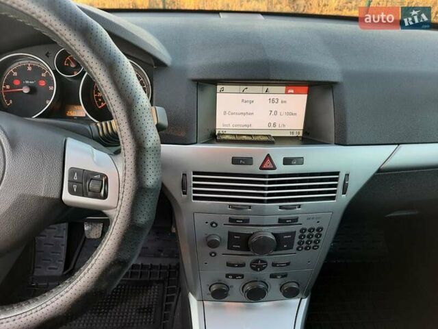 Синий Опель Астра, объемом двигателя 1.7 л и пробегом 250 тыс. км за 6000 $, фото 10 на Automoto.ua