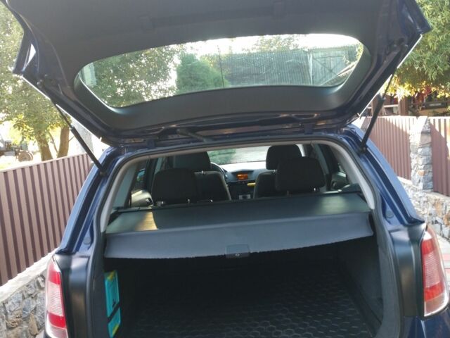 Синий Опель Астра, объемом двигателя 1.7 л и пробегом 275 тыс. км за 5600 $, фото 5 на Automoto.ua