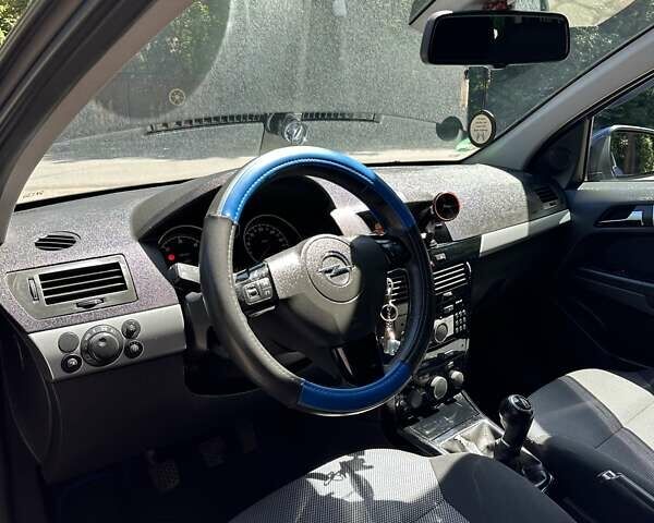 Синий Опель Астра, объемом двигателя 1.69 л и пробегом 270 тыс. км за 7200 $, фото 9 на Automoto.ua