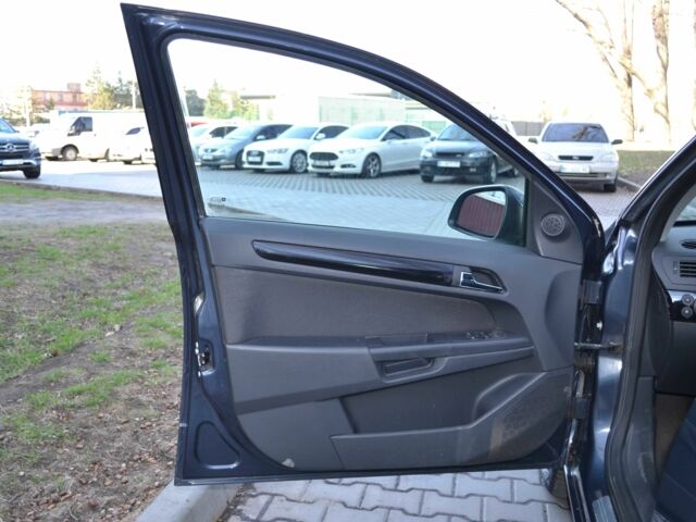 Синий Опель Астра, объемом двигателя 1.6 л и пробегом 131 тыс. км за 6750 $, фото 12 на Automoto.ua