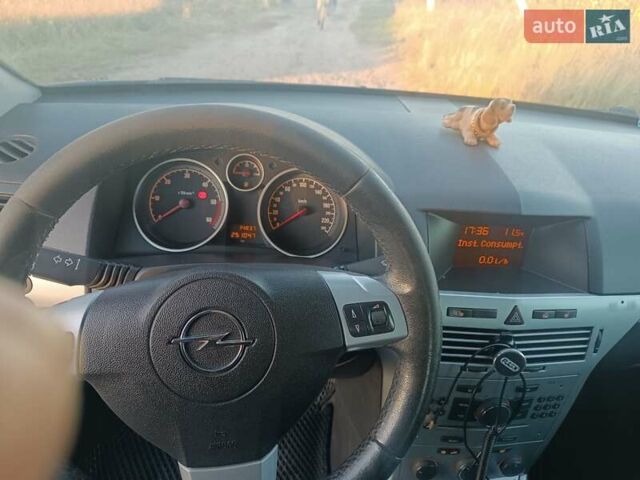 Синий Опель Астра, объемом двигателя 1.7 л и пробегом 251 тыс. км за 6100 $, фото 12 на Automoto.ua