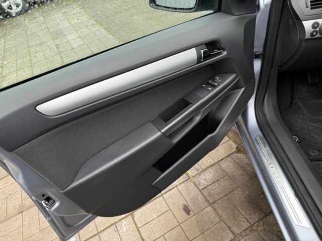 Синий Опель Астра, объемом двигателя 1.6 л и пробегом 157 тыс. км за 6400 $, фото 9 на Automoto.ua