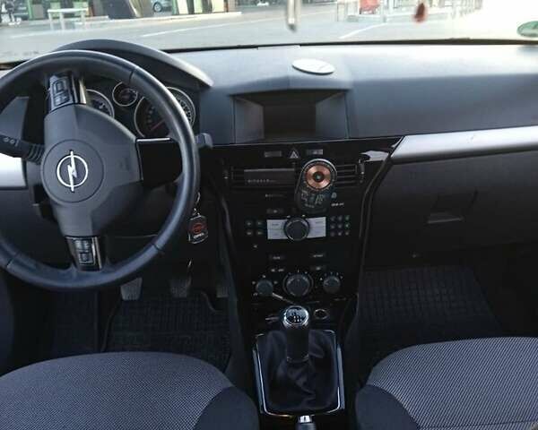 Синий Опель Астра, объемом двигателя 1.7 л и пробегом 340 тыс. км за 5300 $, фото 2 на Automoto.ua