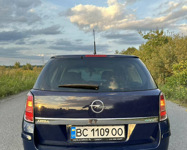 Синий Опель Астра, объемом двигателя 1.7 л и пробегом 303 тыс. км за 5600 $, фото 4 на Automoto.ua