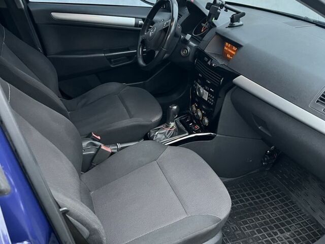 Синий Опель Астра, объемом двигателя 1.7 л и пробегом 292 тыс. км за 5300 $, фото 6 на Automoto.ua