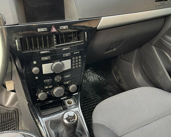 Синий Опель Астра, объемом двигателя 1.69 л и пробегом 328 тыс. км за 4500 $, фото 12 на Automoto.ua