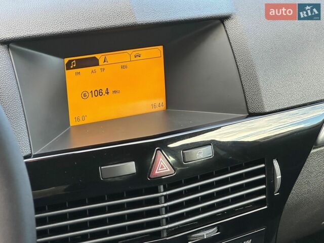 Синий Опель Астра, объемом двигателя 1.8 л и пробегом 175 тыс. км за 6200 $, фото 59 на Automoto.ua