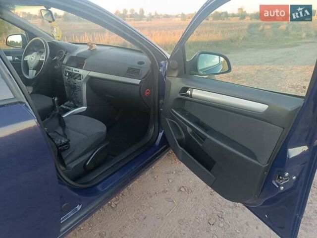 Синий Опель Астра, объемом двигателя 1.7 л и пробегом 251 тыс. км за 6100 $, фото 7 на Automoto.ua