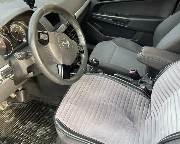 Синий Опель Астра, объемом двигателя 1.69 л и пробегом 328 тыс. км за 4500 $, фото 8 на Automoto.ua