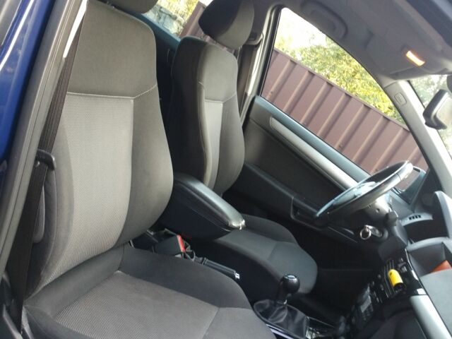 Синий Опель Астра, объемом двигателя 1.7 л и пробегом 275 тыс. км за 5600 $, фото 9 на Automoto.ua