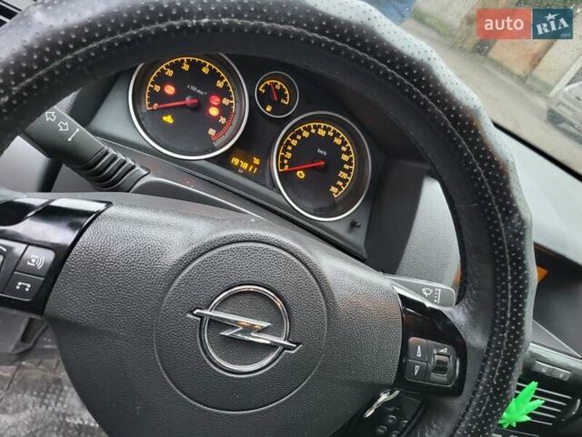 Синий Опель Астра, объемом двигателя 1.6 л и пробегом 197 тыс. км за 5200 $, фото 4 на Automoto.ua