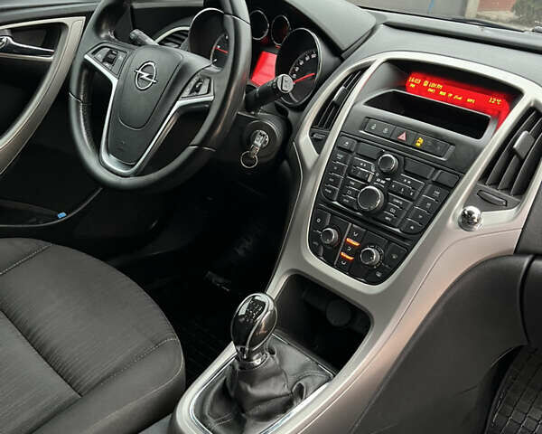 Синий Опель Астра, объемом двигателя 1.69 л и пробегом 257 тыс. км за 6300 $, фото 3 на Automoto.ua