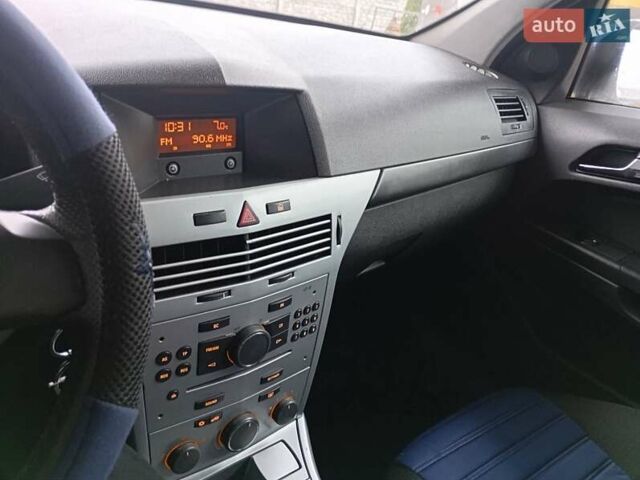 Синий Опель Астра, объемом двигателя 1.7 л и пробегом 245 тыс. км за 5550 $, фото 19 на Automoto.ua