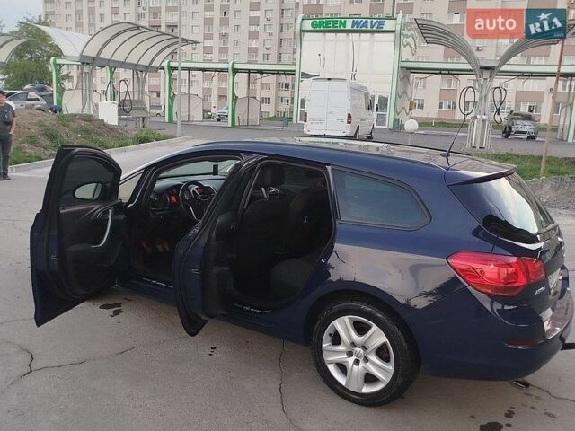 Синий Опель Астра, объемом двигателя 1.7 л и пробегом 321 тыс. км за 6000 $, фото 10 на Automoto.ua