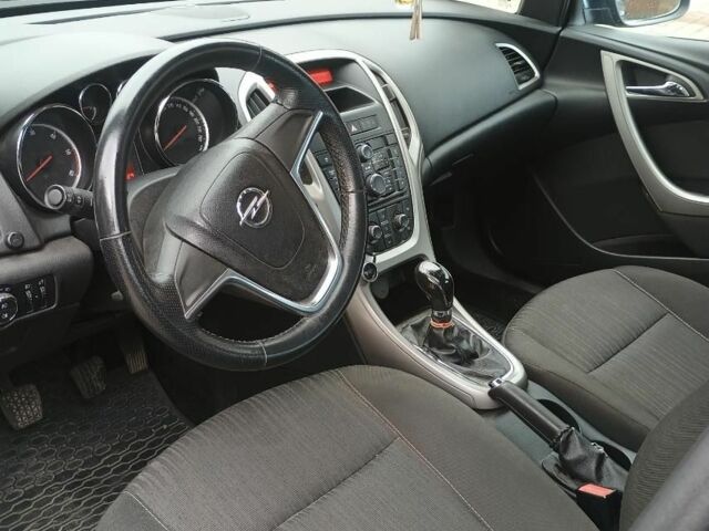 Синий Опель Астра, объемом двигателя 1.7 л и пробегом 230 тыс. км за 6700 $, фото 4 на Automoto.ua