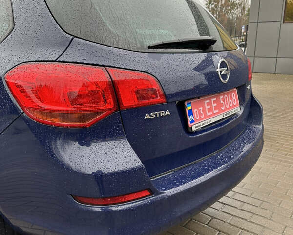 Синий Опель Астра, объемом двигателя 1.7 л и пробегом 211 тыс. км за 6400 $, фото 6 на Automoto.ua