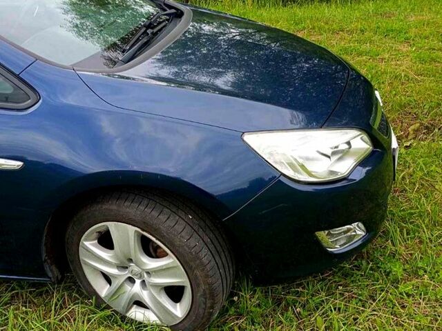 Синий Опель Астра, объемом двигателя 1.7 л и пробегом 200 тыс. км за 6800 $, фото 3 на Automoto.ua