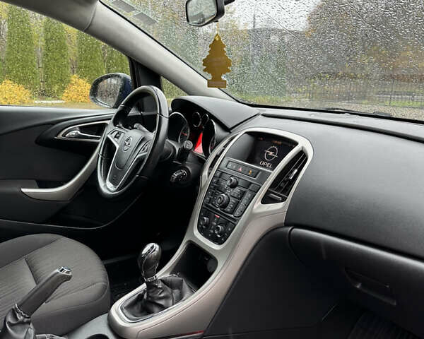 Синий Опель Астра, объемом двигателя 1.7 л и пробегом 211 тыс. км за 6400 $, фото 16 на Automoto.ua