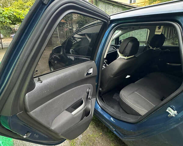 Синий Опель Астра, объемом двигателя 1.7 л и пробегом 231 тыс. км за 7000 $, фото 12 на Automoto.ua