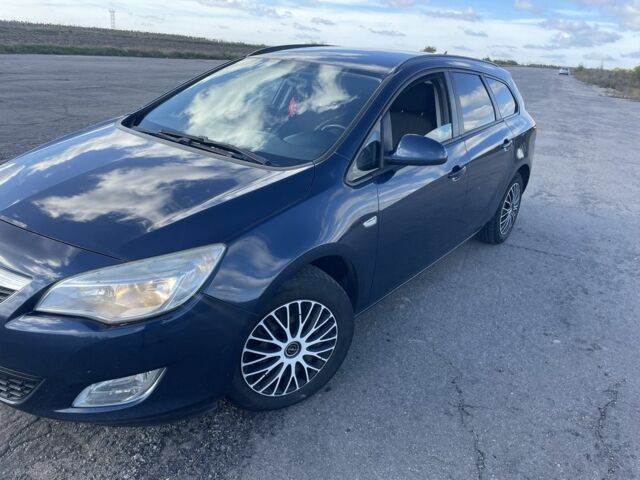 Синий Опель Астра, объемом двигателя 1.7 л и пробегом 220 тыс. км за 7200 $, фото 7 на Automoto.ua