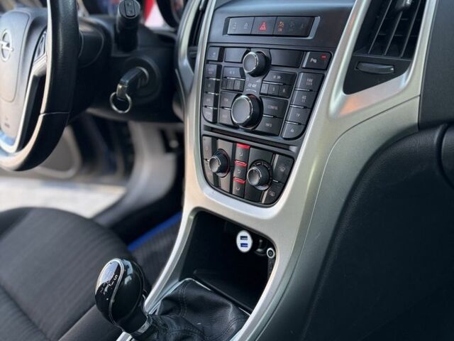 Синий Опель Астра, объемом двигателя 1.6 л и пробегом 180 тыс. км за 5800 $, фото 6 на Automoto.ua