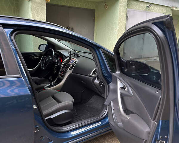 Синий Опель Астра, объемом двигателя 1.7 л и пробегом 231 тыс. км за 7000 $, фото 25 на Automoto.ua