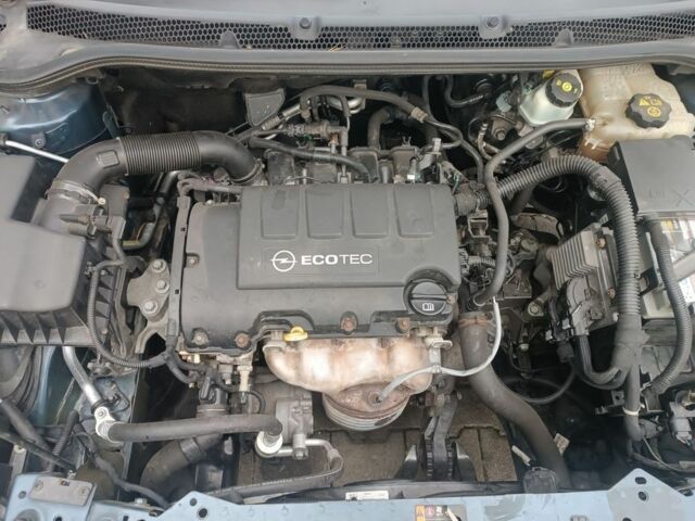 Синий Опель Астра, объемом двигателя 1.4 л и пробегом 180 тыс. км за 1381 $, фото 4 на Automoto.ua