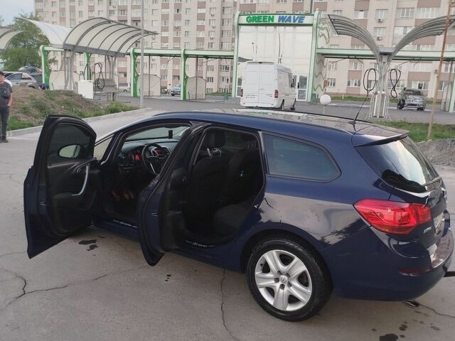 Синий Опель Астра, объемом двигателя 1.7 л и пробегом 321 тыс. км за 5600 $, фото 10 на Automoto.ua