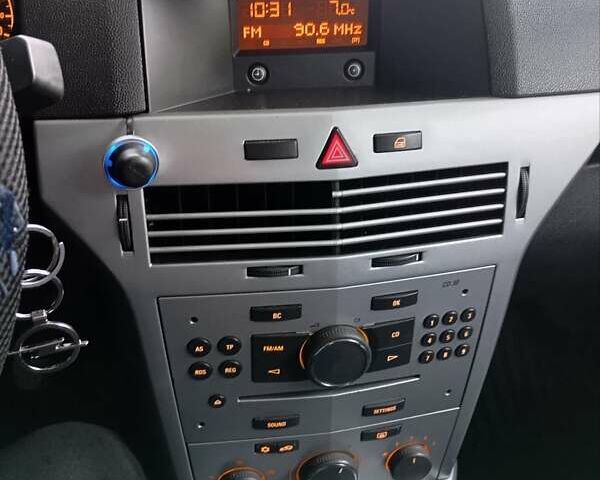 Синий Опель Астра, объемом двигателя 1.7 л и пробегом 247 тыс. км за 5550 $, фото 18 на Automoto.ua