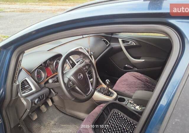 Опель Астра 2011 в Львове на Automoto.ua Синий Опель Астра, объемом двигателя 1.7 л и пробегом 310 тыс. км за 7200 $, фото 2 на Automoto.ua