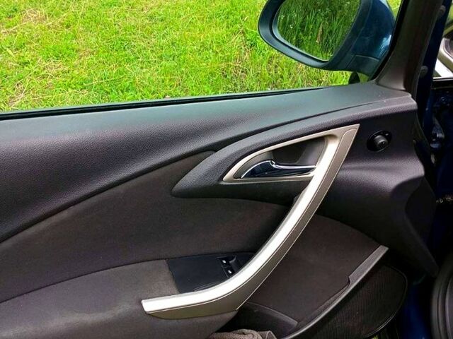 Синий Опель Астра, объемом двигателя 1.7 л и пробегом 200 тыс. км за 6800 $, фото 4 на Automoto.ua