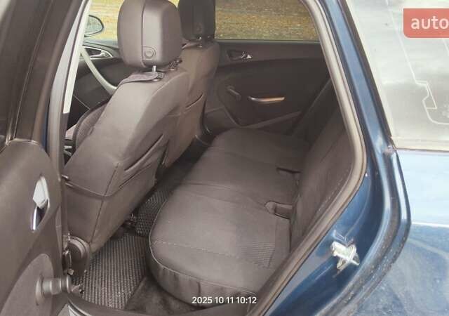 Опель Астра 2011 в Львове на Automoto.ua Синий Опель Астра, объемом двигателя 1.7 л и пробегом 310 тыс. км за 7200 $, фото 1 на Automoto.ua