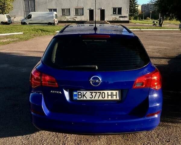 Синий Опель Астра, объемом двигателя 1.7 л и пробегом 302 тыс. км за 6500 $, фото 3 на Automoto.ua