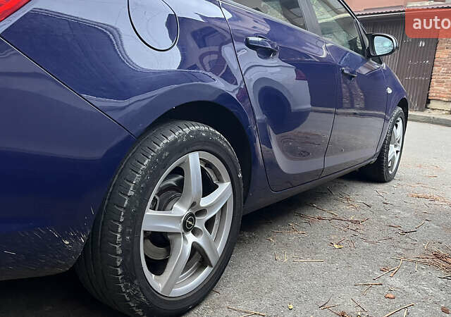 Синий Опель Астра, объемом двигателя 1.69 л и пробегом 250 тыс. км за 7500 $, фото 10 на Automoto.ua