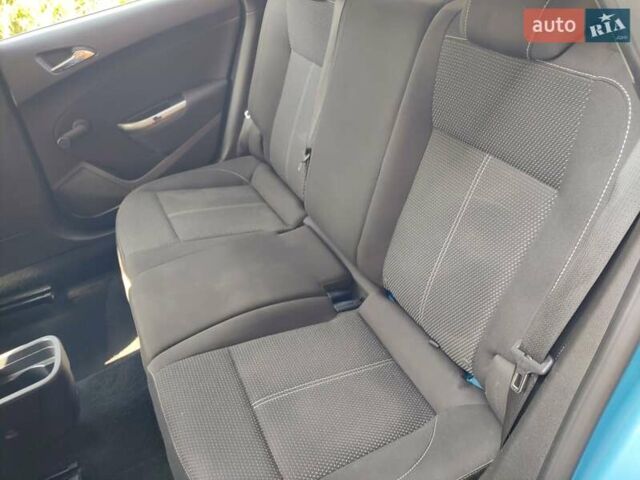 Синий Опель Астра, объемом двигателя 1.25 л и пробегом 225 тыс. км за 8700 $, фото 93 на Automoto.ua
