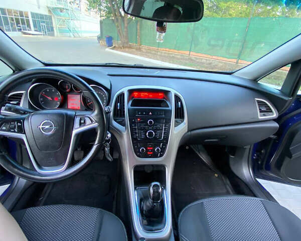 Синий Опель Астра, объемом двигателя 1.3 л и пробегом 260 тыс. км за 6400 $, фото 9 на Automoto.ua
