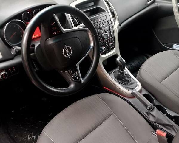 Синий Опель Астра, объемом двигателя 1.4 л и пробегом 300 тыс. км за 5900 $, фото 4 на Automoto.ua