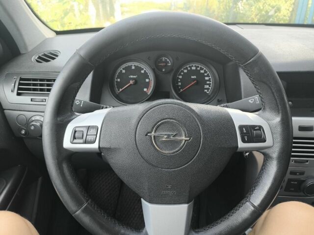 Синий Опель Астра, объемом двигателя 1.7 л и пробегом 270 тыс. км за 5500 $, фото 10 на Automoto.ua