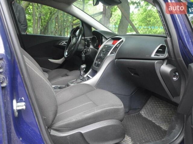 Синий Опель Астра, объемом двигателя 1.7 л и пробегом 310 тыс. км за 6400 $, фото 7 на Automoto.ua