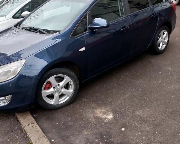 Синий Опель Астра, объемом двигателя 1.4 л и пробегом 300 тыс. км за 5900 $, фото 1 на Automoto.ua