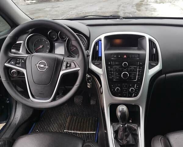 Синий Опель Астра, объемом двигателя 1.7 л и пробегом 330 тыс. км за 5999 $, фото 6 на Automoto.ua