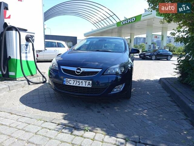 Синий Опель Астра, объемом двигателя 1.7 л и пробегом 243 тыс. км за 8200 $, фото 10 на Automoto.ua