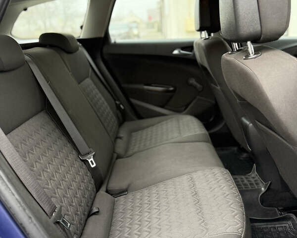 Синий Опель Астра, объемом двигателя 1.7 л и пробегом 230 тыс. км за 7999 $, фото 22 на Automoto.ua