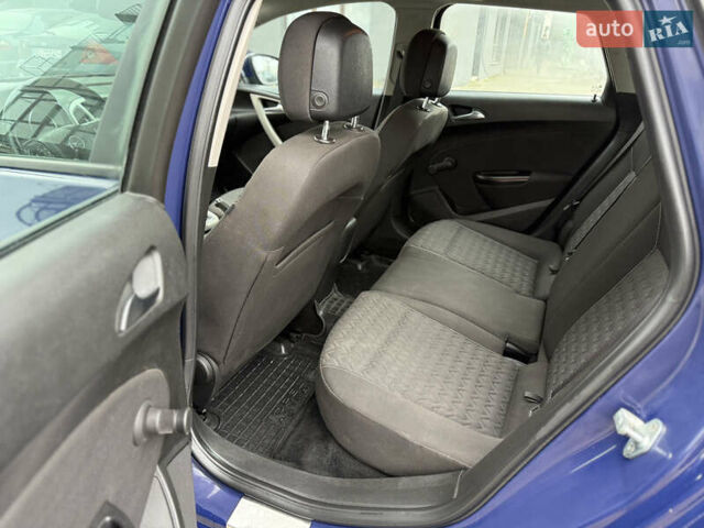 Синий Опель Астра, объемом двигателя 1.7 л и пробегом 230 тыс. км за 7999 $, фото 18 на Automoto.ua