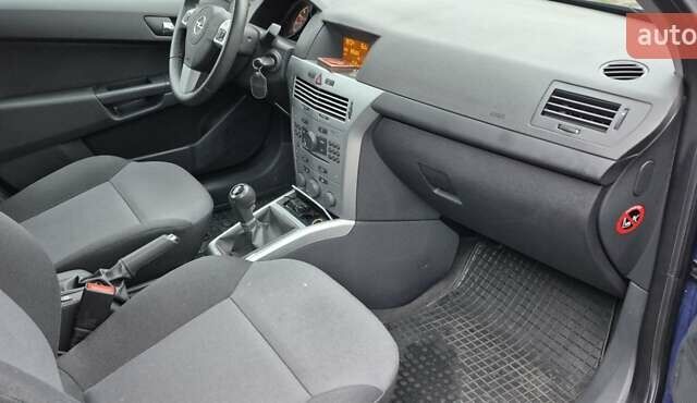 Синій Опель Астра, об'ємом двигуна 1.4 л та пробігом 30 тис. км за 7500 $, фото 4 на Automoto.ua