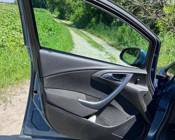 Синий Опель Астра, объемом двигателя 1.7 л и пробегом 247 тыс. км за 7200 $, фото 5 на Automoto.ua